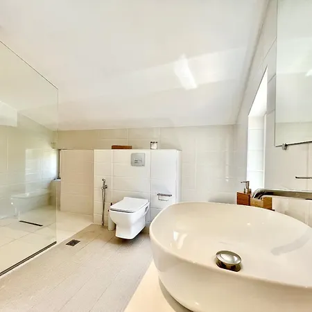 ヴィラ Danune Luxury Beachfront With Private Pool By Dadovillas *