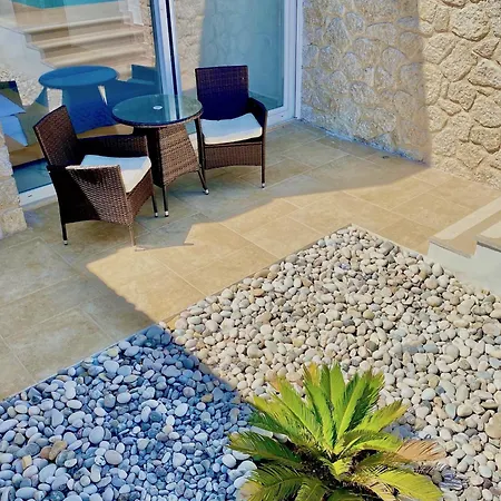 Danune Luxury Beachfront With Private Pool By Dadovillas Astrakeri