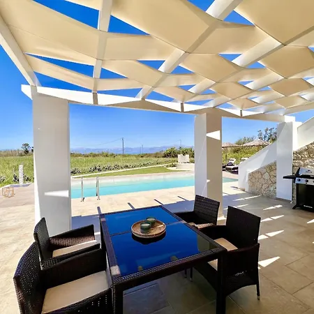 Danune Luxury Beachfront With Private Pool By Dadovillas Astrakeri