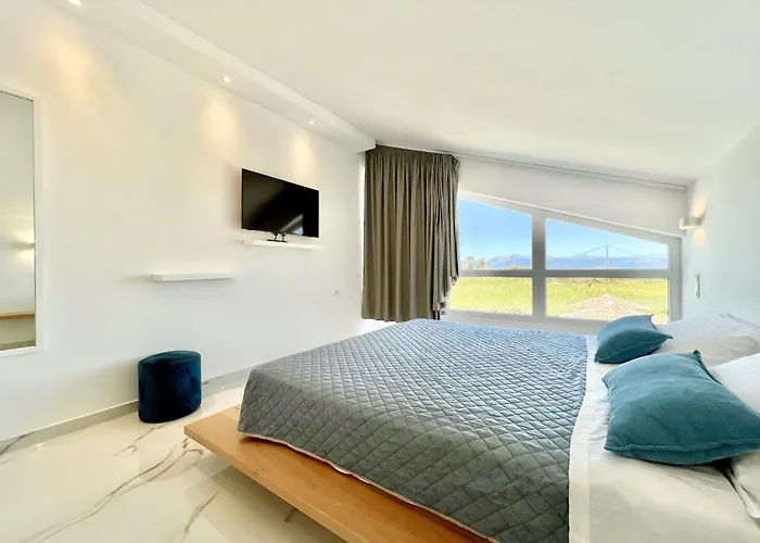 Danune Luxury Beachfront With Private Pool By Dadovillas * Astrakeri