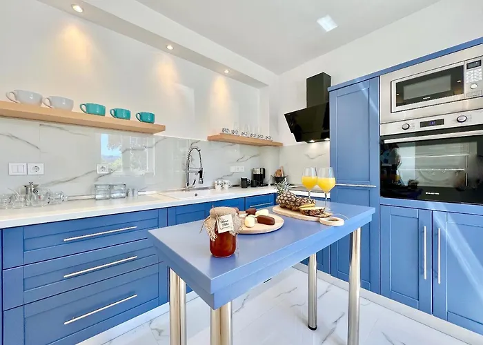 Villa Danune Luxury Beachfront With Private Pool By Dadovillas Astrakeri