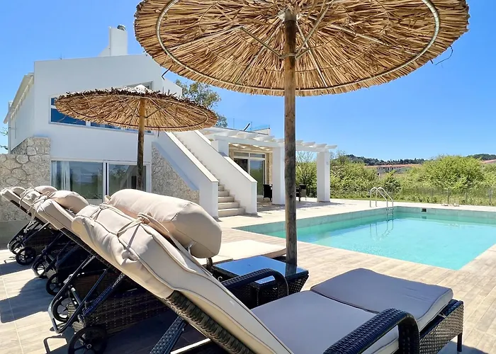 Danune Luxury Beachfront With Private Pool By Dadovillas Villa *