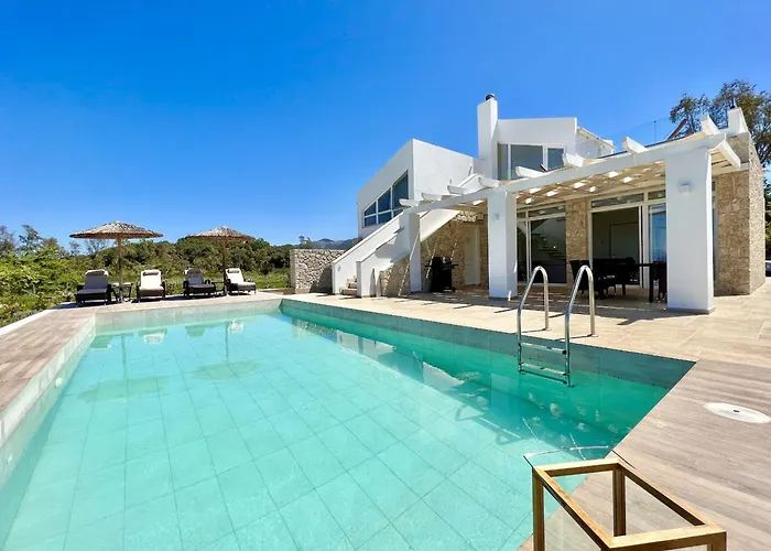 Danune Luxury Beachfront With Private Pool By Dadovillas