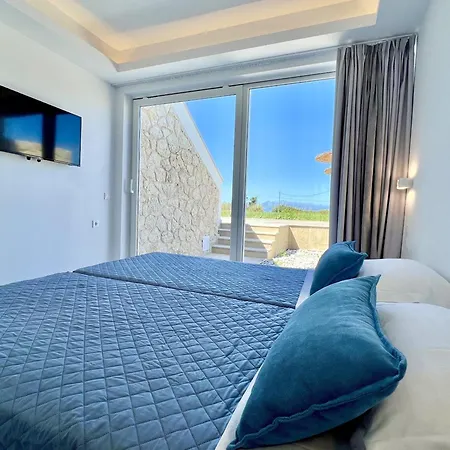 Danune Luxury Beachfront With Private Pool By Dadovillas *