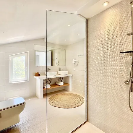 Danune Luxury Beachfront With Private Pool By Dadovillas Villa