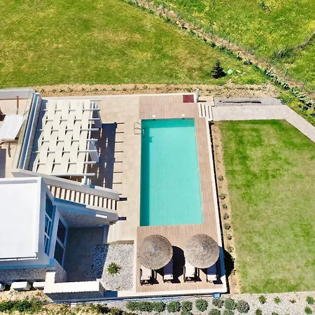 Danune Luxury Beachfront With Private Pool By Dadovillas * Astrakeri