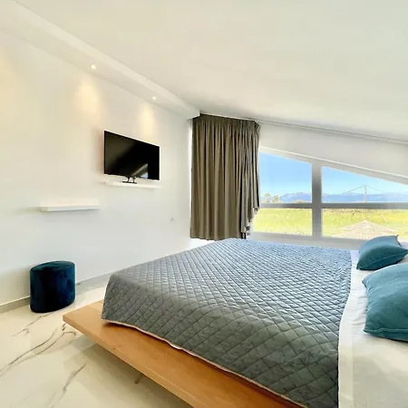 Danune Luxury Beachfront With Private Pool By Dadovillas * Astrakeri