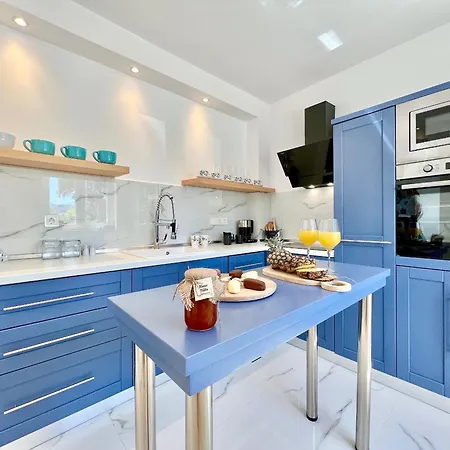 Villa Danune Luxury Beachfront With Private Pool By Dadovillas Astrakeri