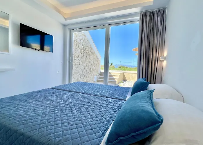 Danune Luxury Beachfront With Private Pool By Dadovillas *