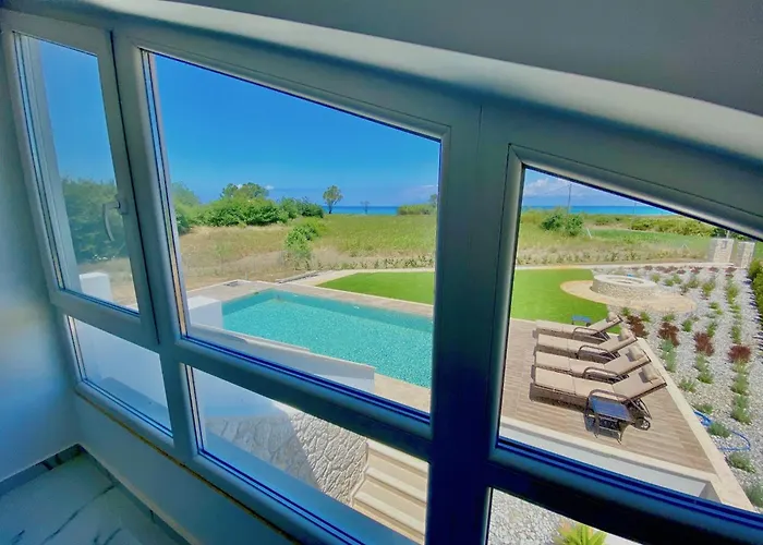 Villa Danune Luxury Beachfront With Private Pool By Dadovillas Astrakeri