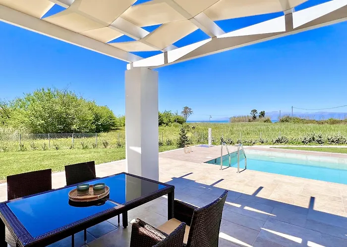 Danune Luxury Beachfront With Private Pool By Dadovillas فيلة *