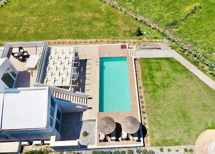 Danune Luxury Beachfront With Private Pool By Dadovillas * Astrakeri