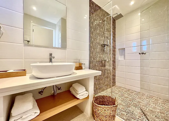 Danune Luxury Beachfront With Private Pool By Dadovillas Villa *