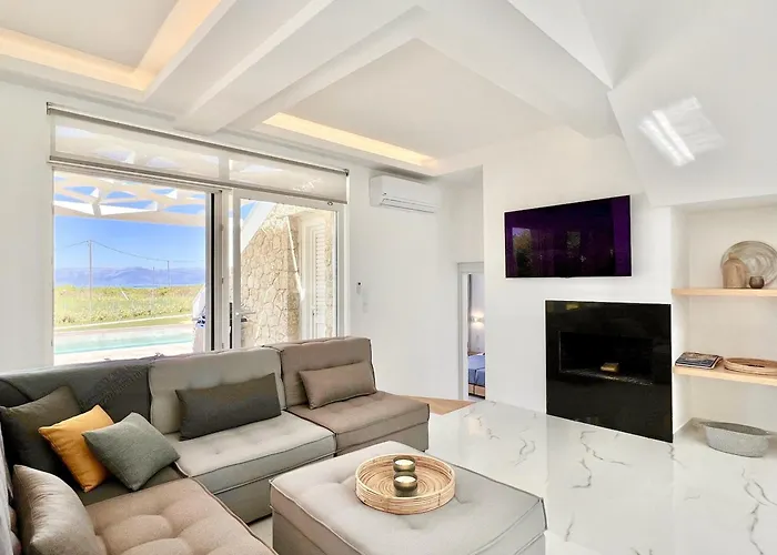 Danune Luxury Beachfront With Private Pool By Dadovillas